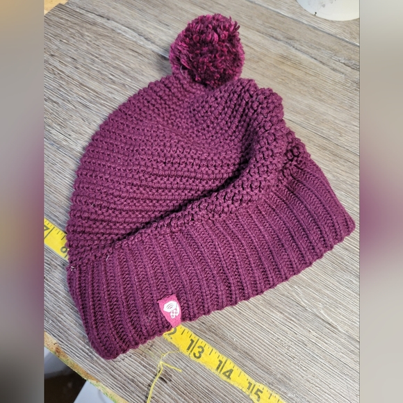 Mountain Hardwear Ladies Knit‎ Winter Hat Raspberry Color - Picture 1 of 3